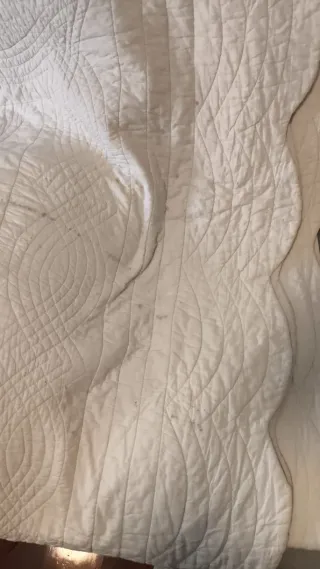 Colcha cubrecamas bordada