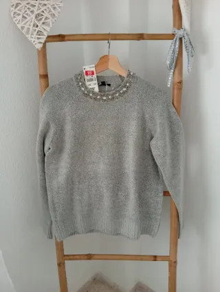 Jersey Kiabi gris adornos cuello Talla S