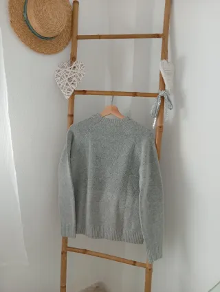 Jersey Kiabi gris adornos cuello Talla S