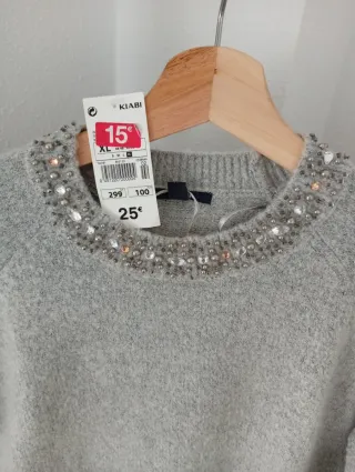 Jersey Kiabi gris adornos cuello Talla S