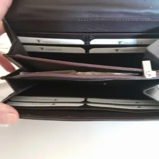 Billetera Farrutx Negra , muy completa, varios dep