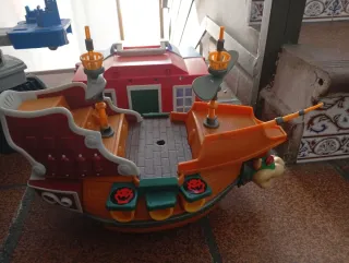 Lote de juguetes: Batcueva, establo, coche y barco