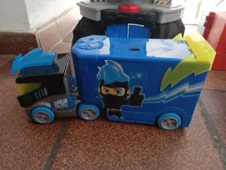 Lote de juguetes: Batcueva, establo, coche y barco