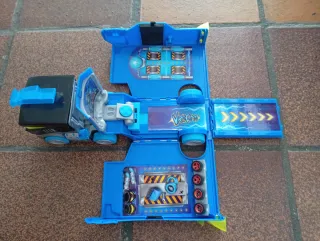 Lote de juguetes: Batcueva, establo, coche y barco