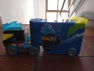 Lote de juguetes: Batcueva, establo, coche y barco