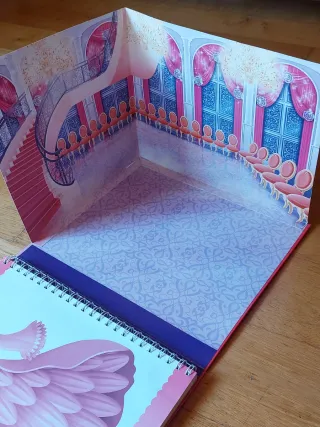 Vesteix-me a la moda-Princeses (Catalan Edition)