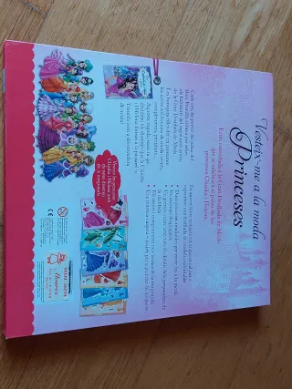 Vesteix-me a la moda-Princeses (Catalan Edition)