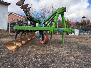 Arado vertederilla HERSAN 12 cuerpos