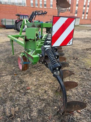 Arado vertederilla HERSAN 12 cuerpos
