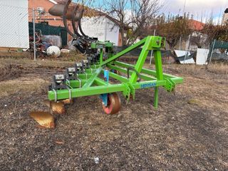 Arado vertederilla HERSAN 12 cuerpos