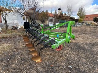 Arado vertederilla HERSAN 12 cuerpos