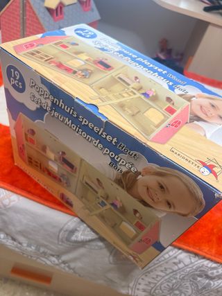 Casita de madera para muñecas