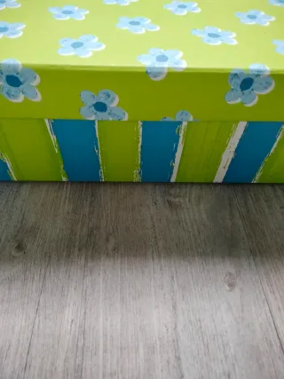 Cajas de cartón decoradas para almacenaje
