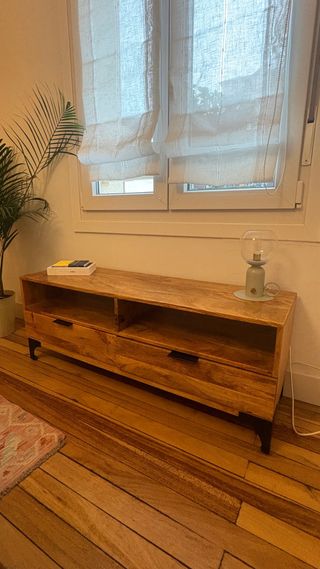 Mueble de madera con cajones