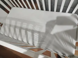 Cuna blanca con colchón 120x60