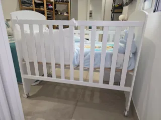 Cuna blanca con colchón