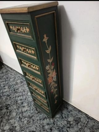 Cajonera de madera verde