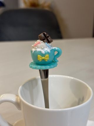 Cucchiaino decorato tazza dolce
