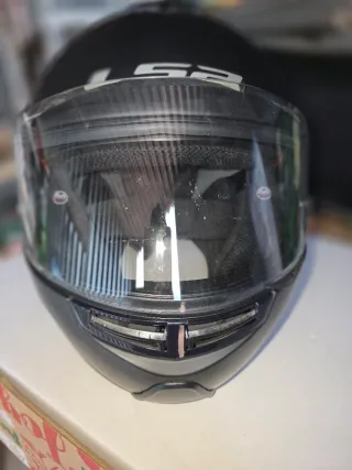 Casco de moto LS2 negro