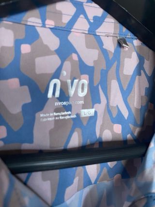 Blusa deportiva sin mangas estampada