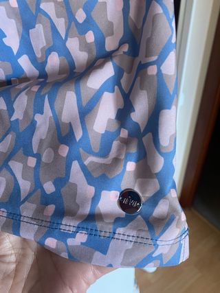 Blusa deportiva sin mangas estampada