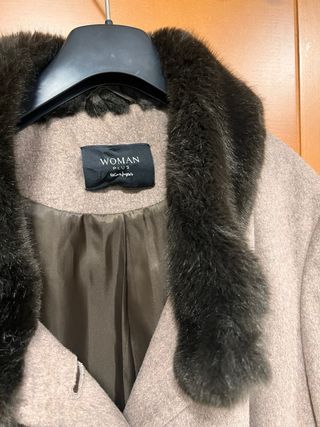 Abrigo Mujer Beige/Marrón con Cuello Peludo