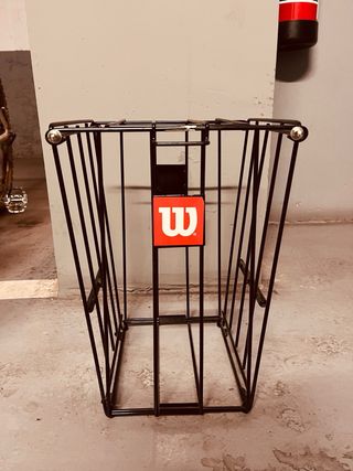 Cestas y tubos recoge pelotas tenis