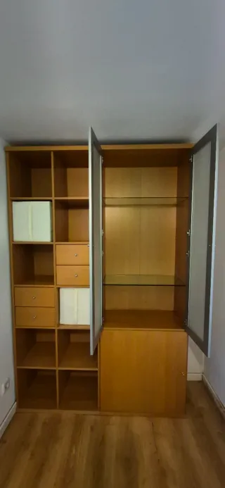 Mueble modular Ikea madera y cristal