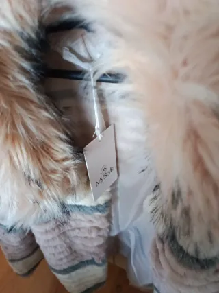 Chaqueta pelo sintético beige y gris