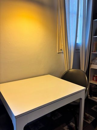 Mesa comedor y 2 Sillas