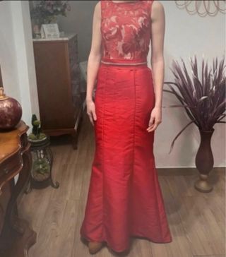 Vestido rojo encaje y cola