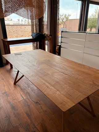 Mesa de comedor de madera