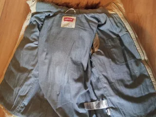 Plumas Levi's Talla L Beige