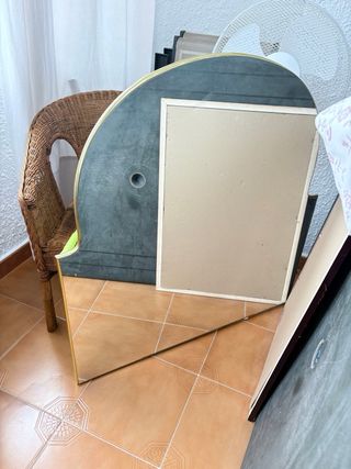 Espejo de pared dorado