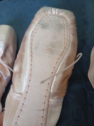 Zapatillas de ballet y protectores para niña....