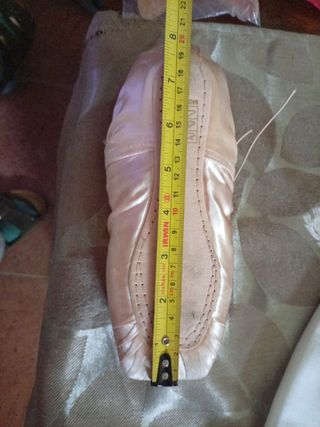 Zapatillas de ballet y protectores para niña....