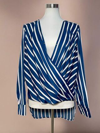 Blusa cruzada GUESS a rayas azul y blanco | S