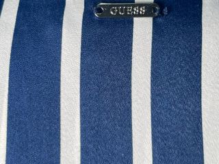 Blusa cruzada GUESS a rayas azul y blanco | S