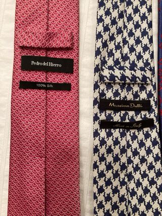 Corbata con corbatero