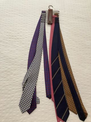 Corbata con corbatero