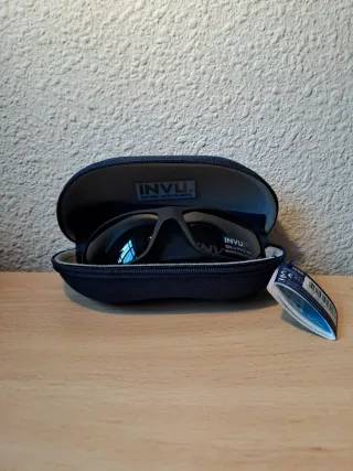 Gafas de sol polarizadas INVU negras