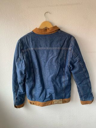 Chaqueta vaquera Zara azul y marrón
