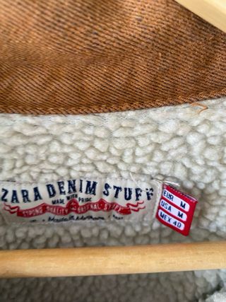 Chaqueta vaquera Zara azul y marrón