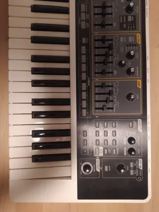 Sintetizador Roland Gaia SH-01