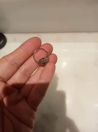 Anillo Plateado con Esmeralda sintetica