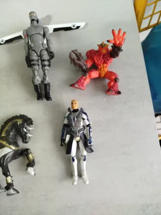 Lote figuras acción y caballo