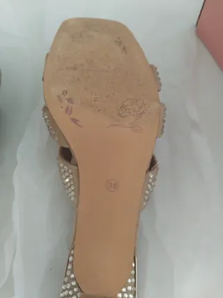 Zapatos Alma en Pena dorados talla 38