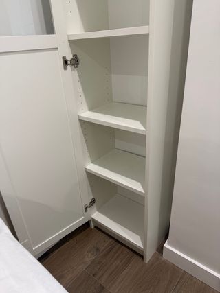 Librería IKEA BILLY con puertas OXBERG