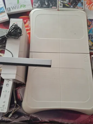 Nintendo Wii + Wii Fit + Juegos