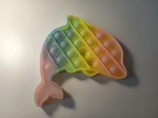 Juego antiestrés de silicona con forma de delfín